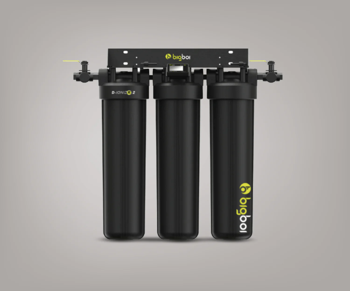 Picture of BigBoi Water D-ionizer System with built in by pass valve & digital in/out TDS meter (2 x20 inch dionized resin cartridge & 1 x20 inch carbon filter cartridge) wheelbase not included          (2 boxes in set)