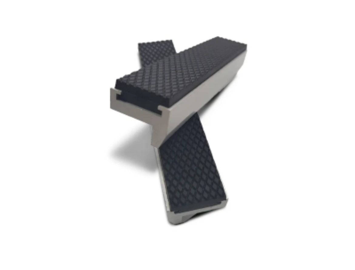 Picture of DAWN 150MM ALUMINIUM SOFT VICE JAWS - MAGNETIC W/ RUBBER INNER PAIR